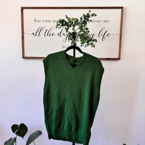 Cute emerald green, oversized V-neck vest NWT - Picture 10 of 12